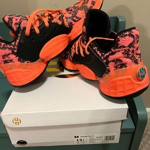 Harden Vol.4 size 13.5